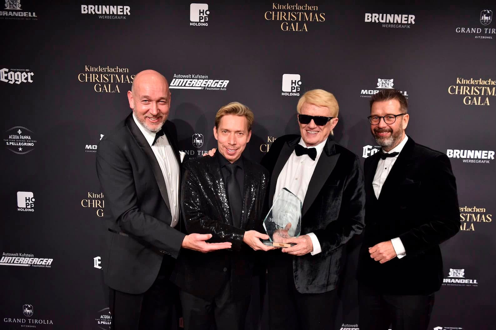 Heino nimmt den Mountain Award im Grand Tirolia in Kitzbühel entgegen